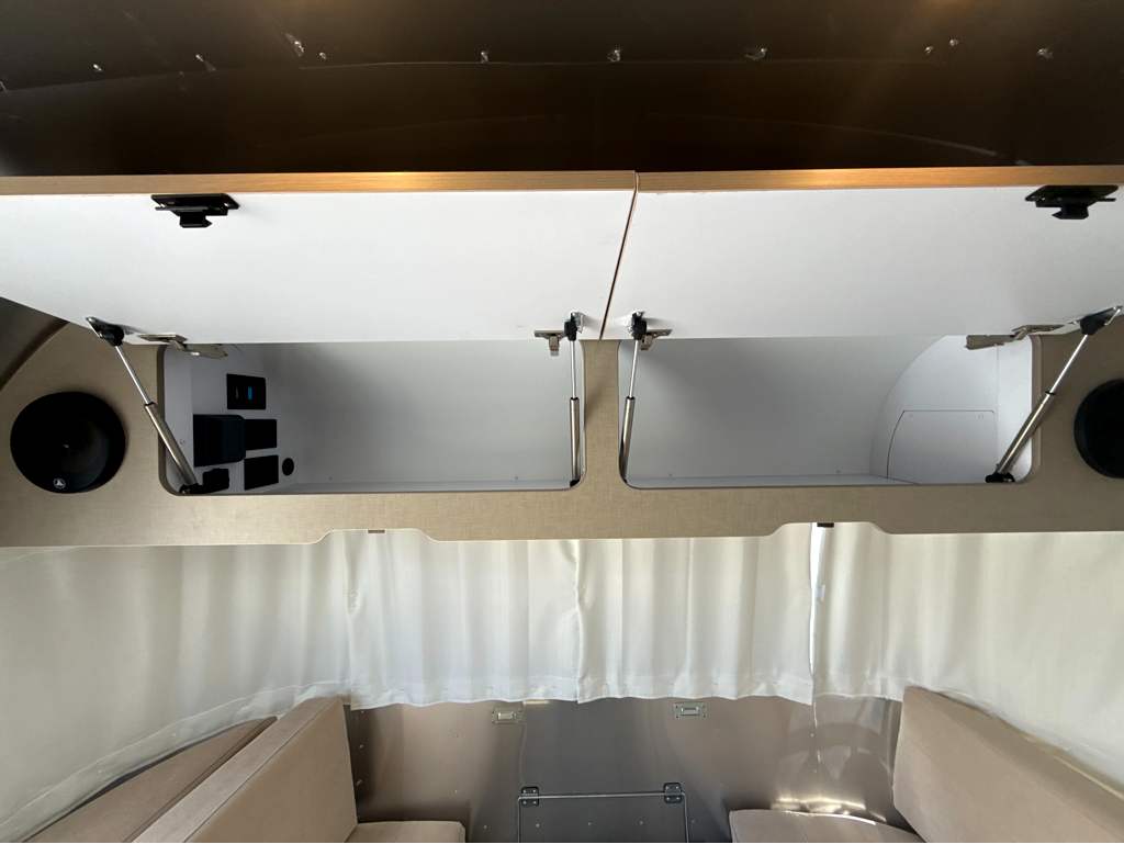 2027 AIRSTREAM FLYING CLOUD 25FBT - Image 14