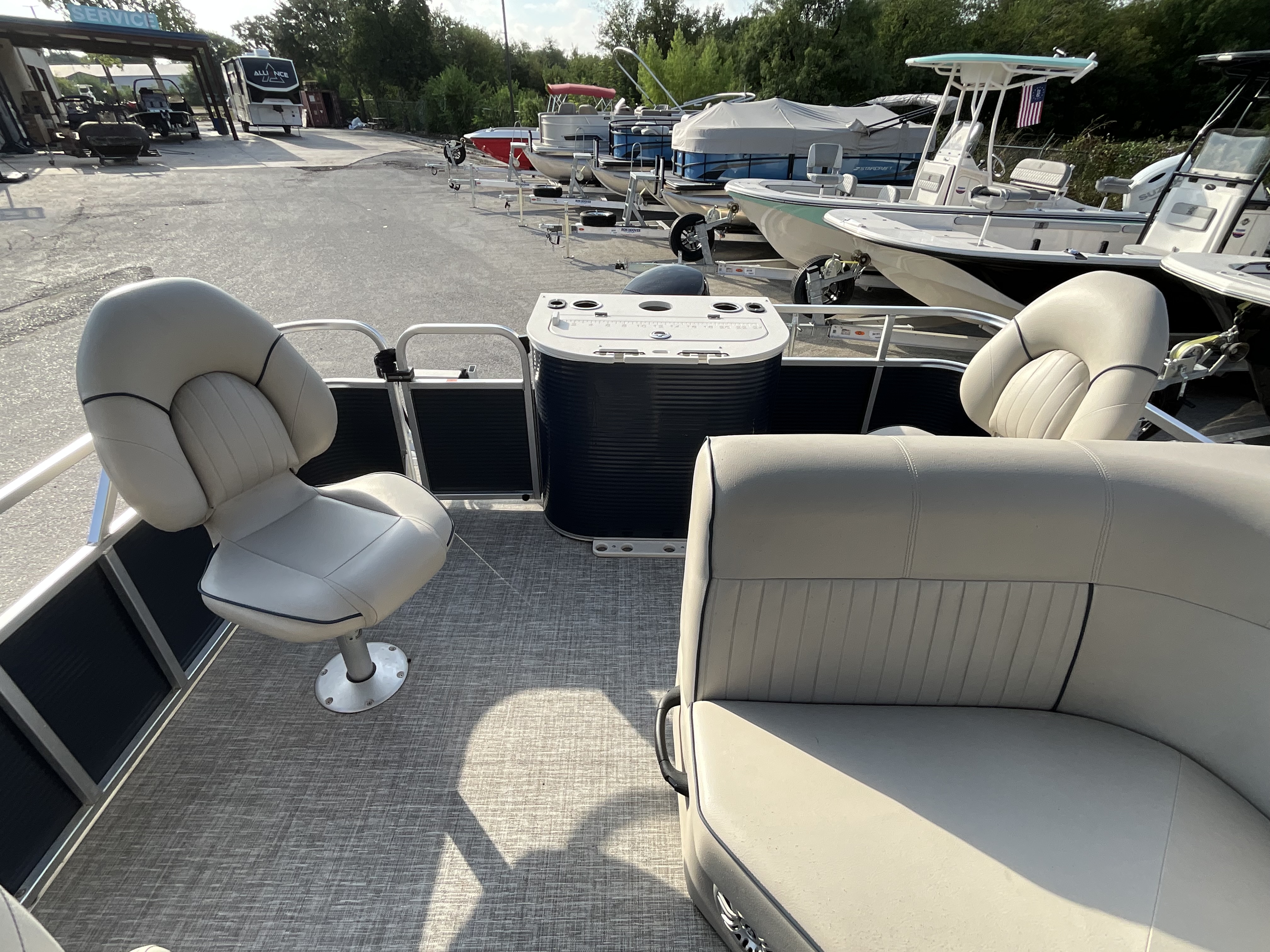 2021 APEX MARINE QWEST 820 FAMILY FISH - Image 10