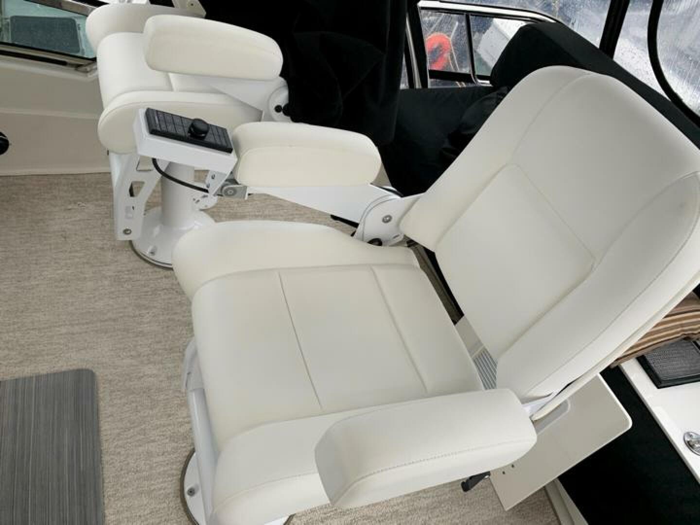 2006 Sea Ray 52 Sedan Bridge - Image 9
