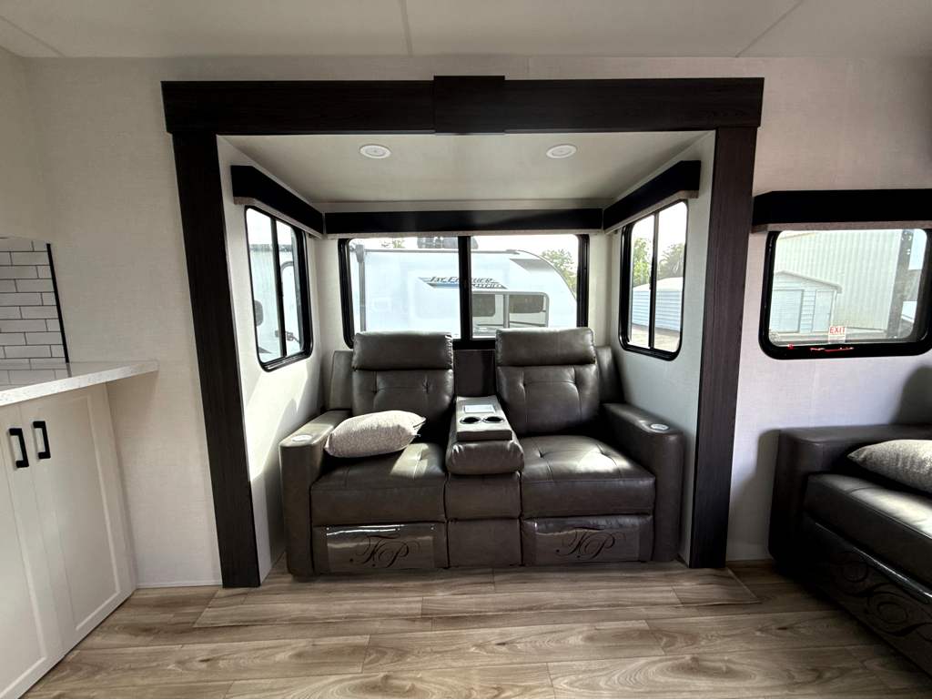 2027 VENTURE RV SPORTTREK 336VRK - Image 10