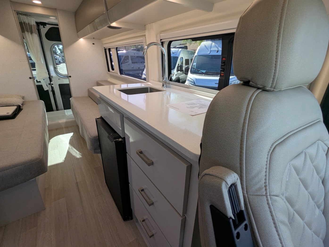 2027 Thor Motor Coach Tellaro 20L - Image 20