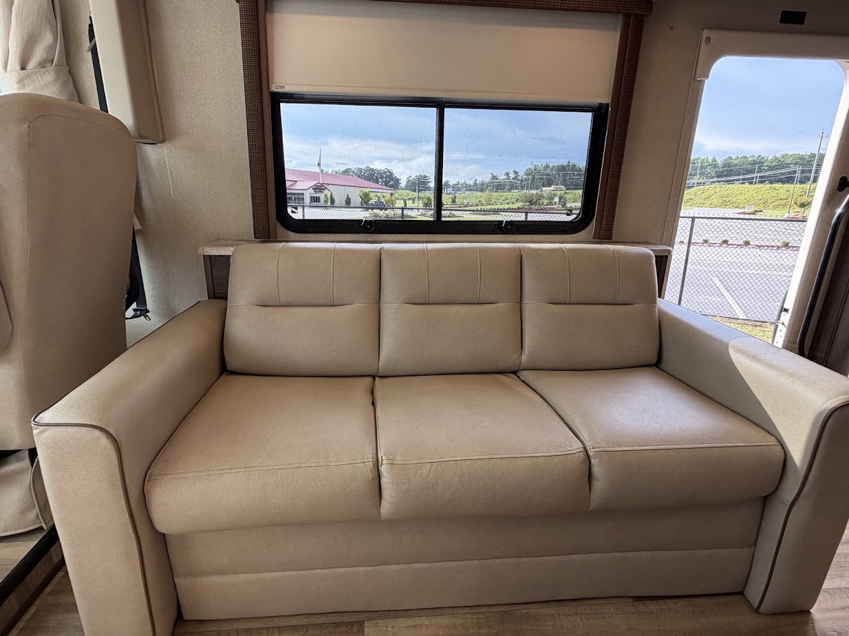 2019 COACHMEN PURSUIT 31BH - Image 18