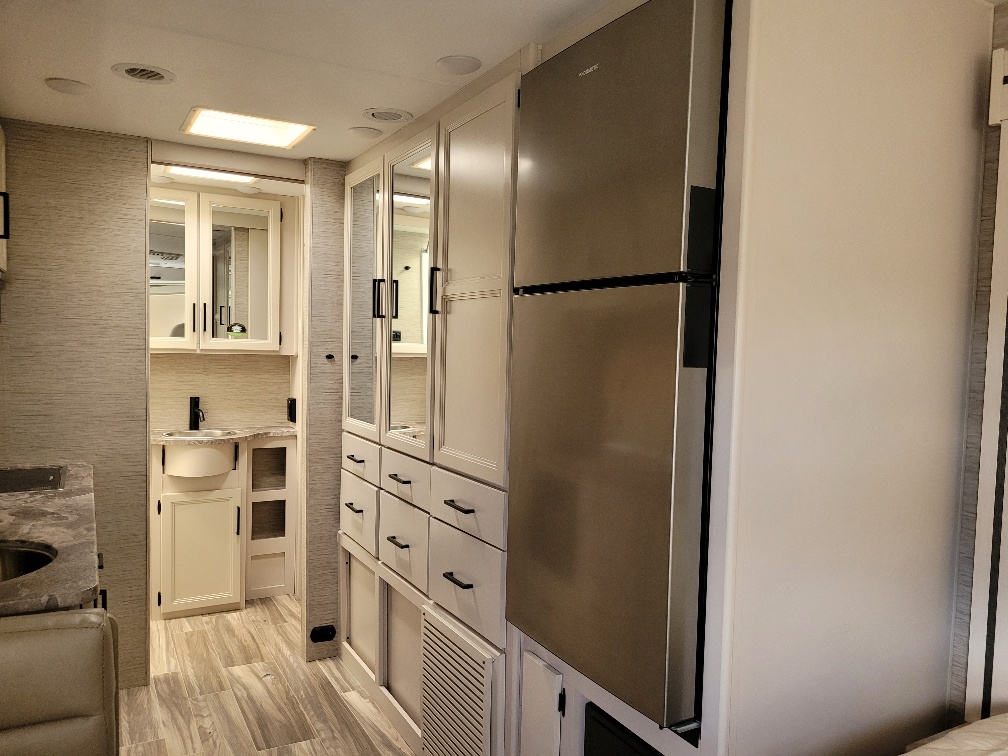 2023 Thor Motor Coach Vegas 24.3 - Image 11