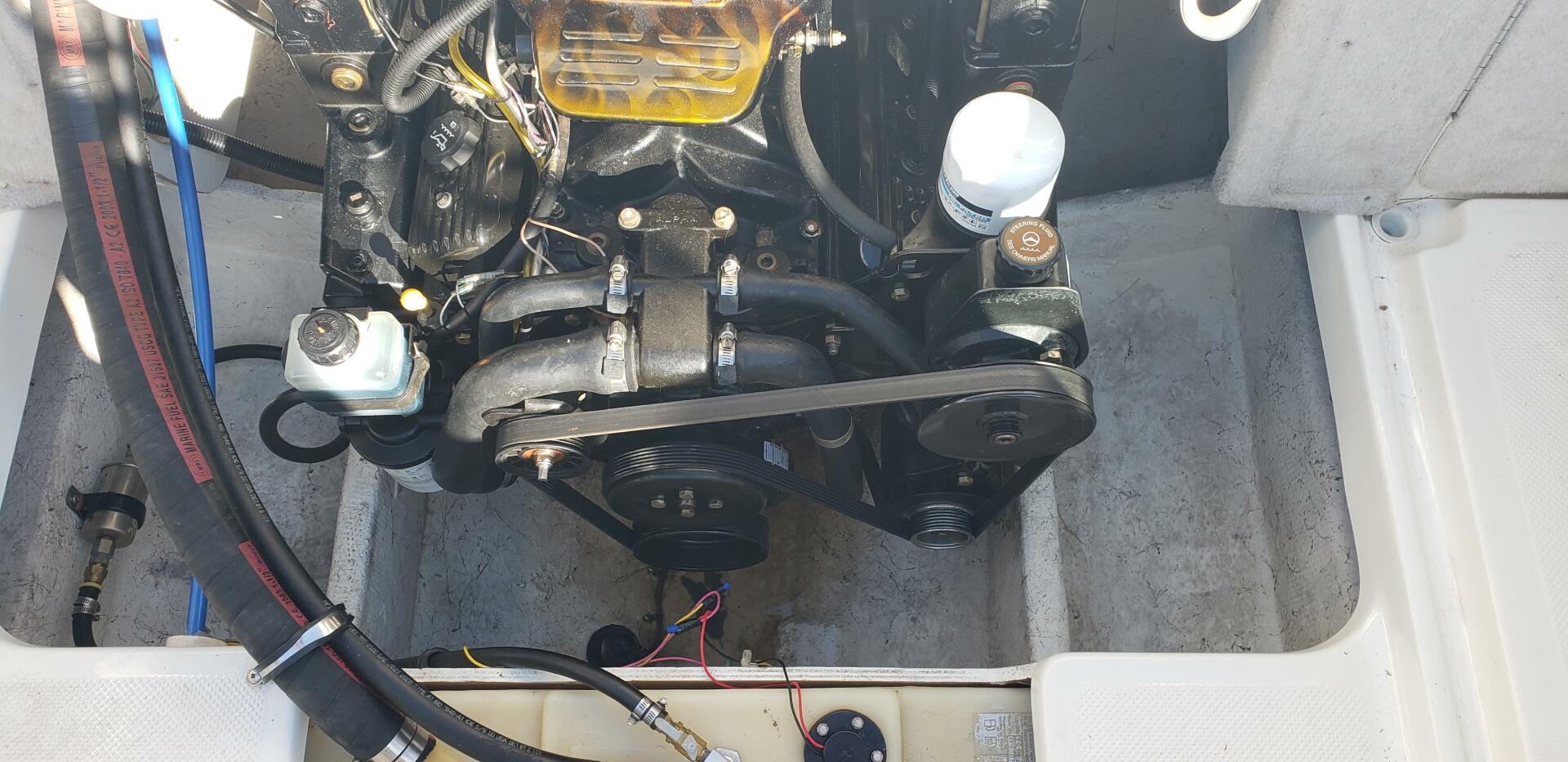2004 Maxum 2400 SCR Base - Image 5