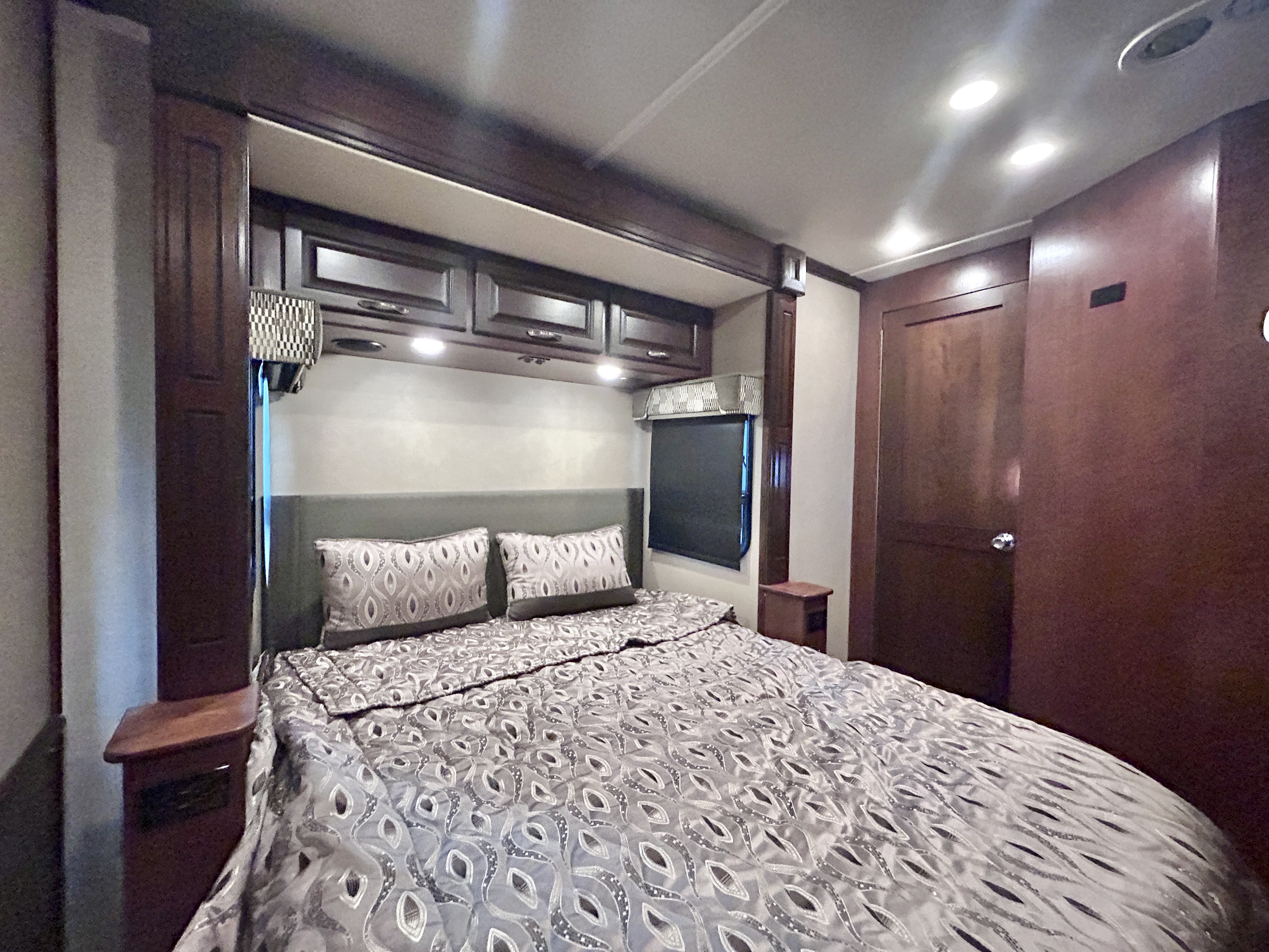 2017 Fleetwood Bounder 36Y - Image 28