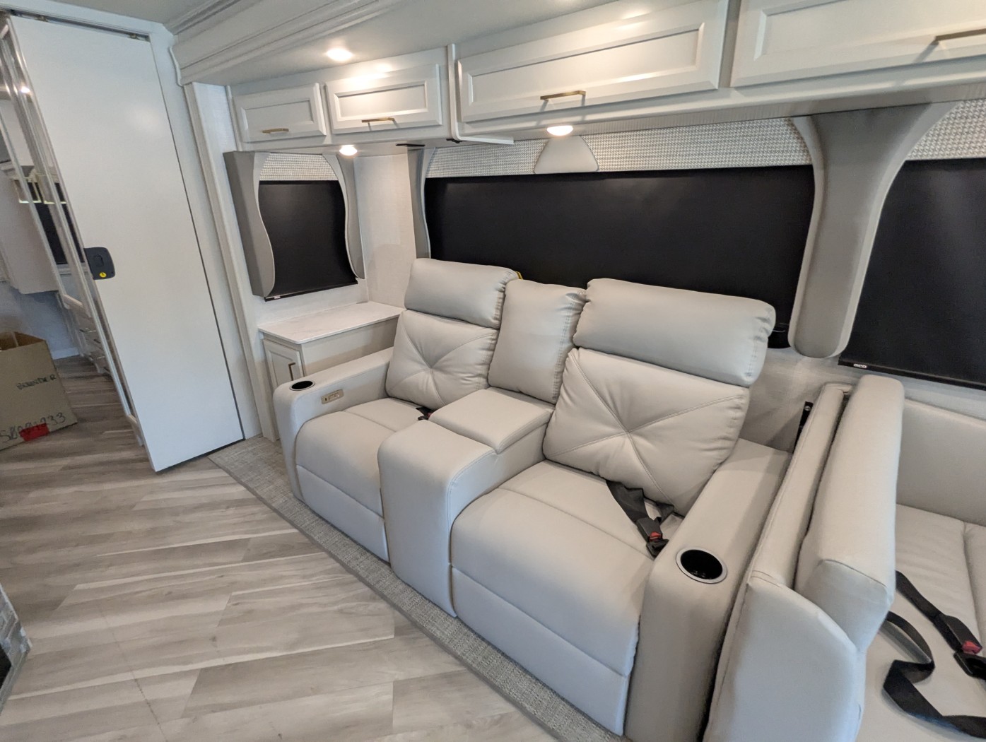 2026 Fleetwood Bounder 33C - Image 26