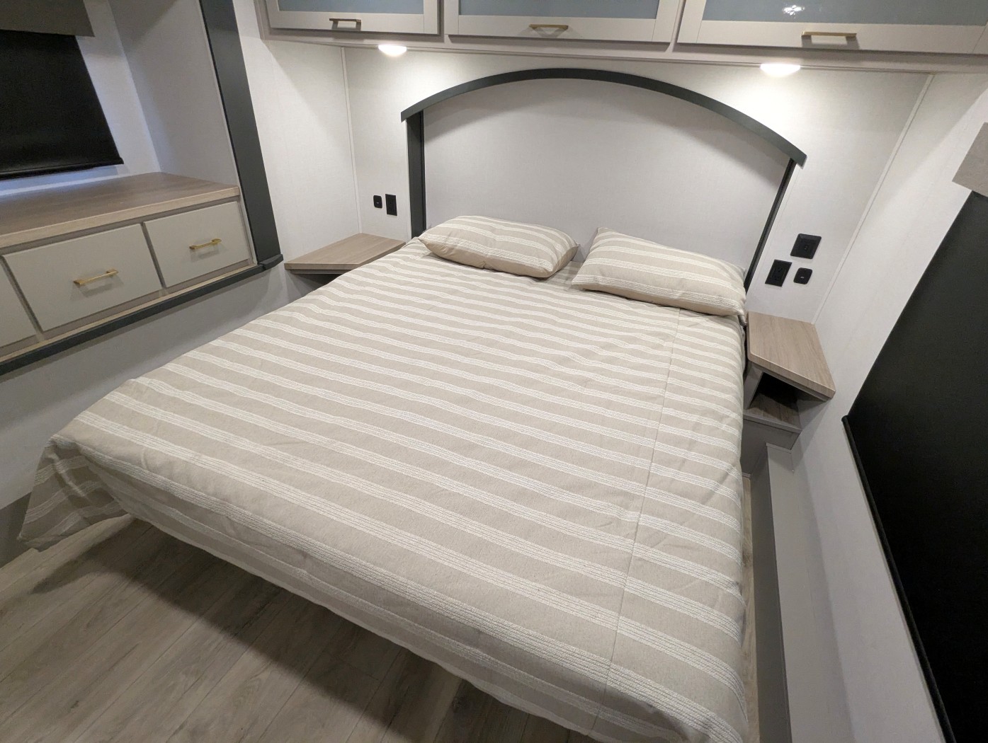 2027 Forest River Stealth 3300 - Image 12