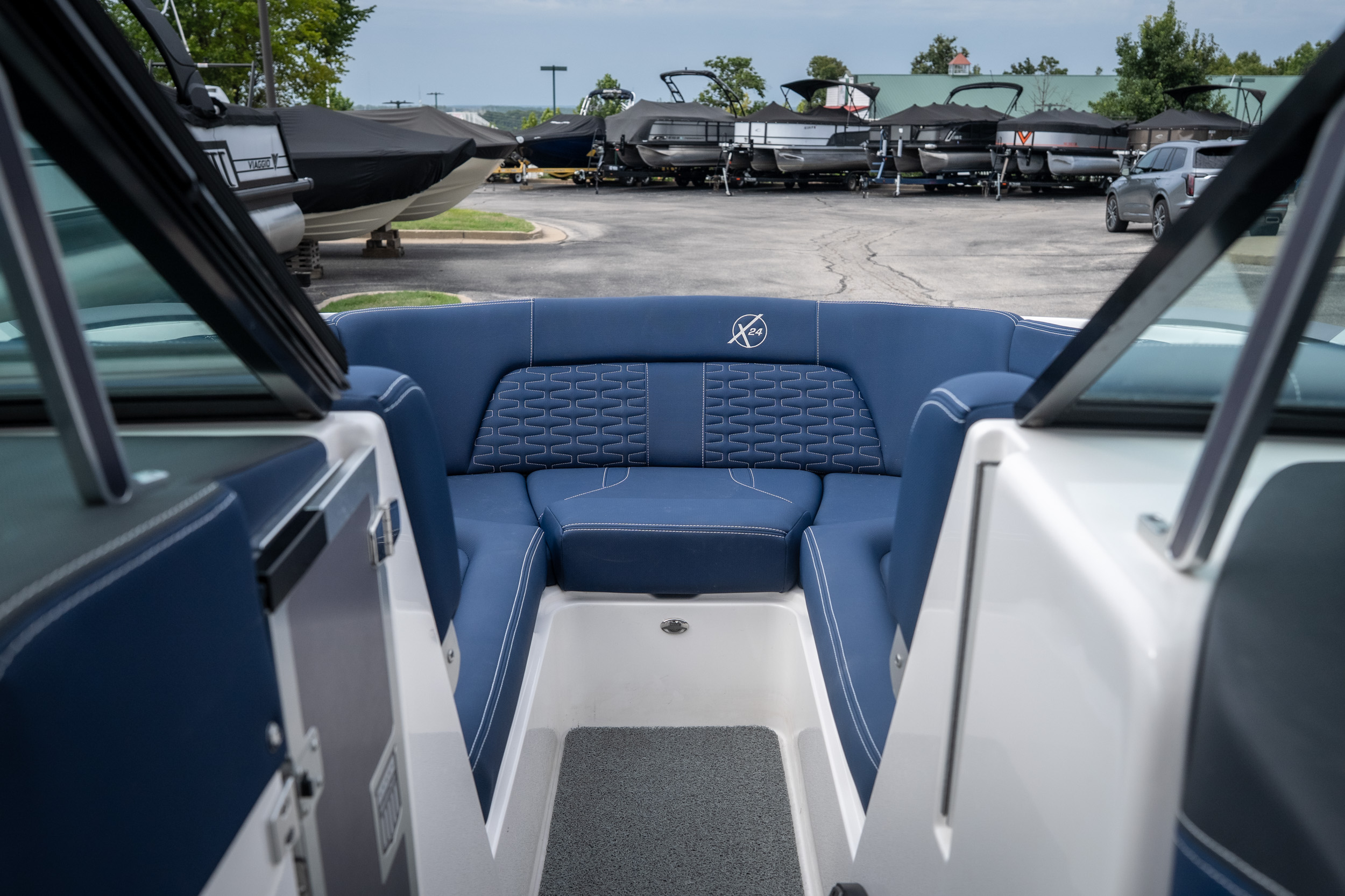 2021 MasterCraft X24 - Image 34
