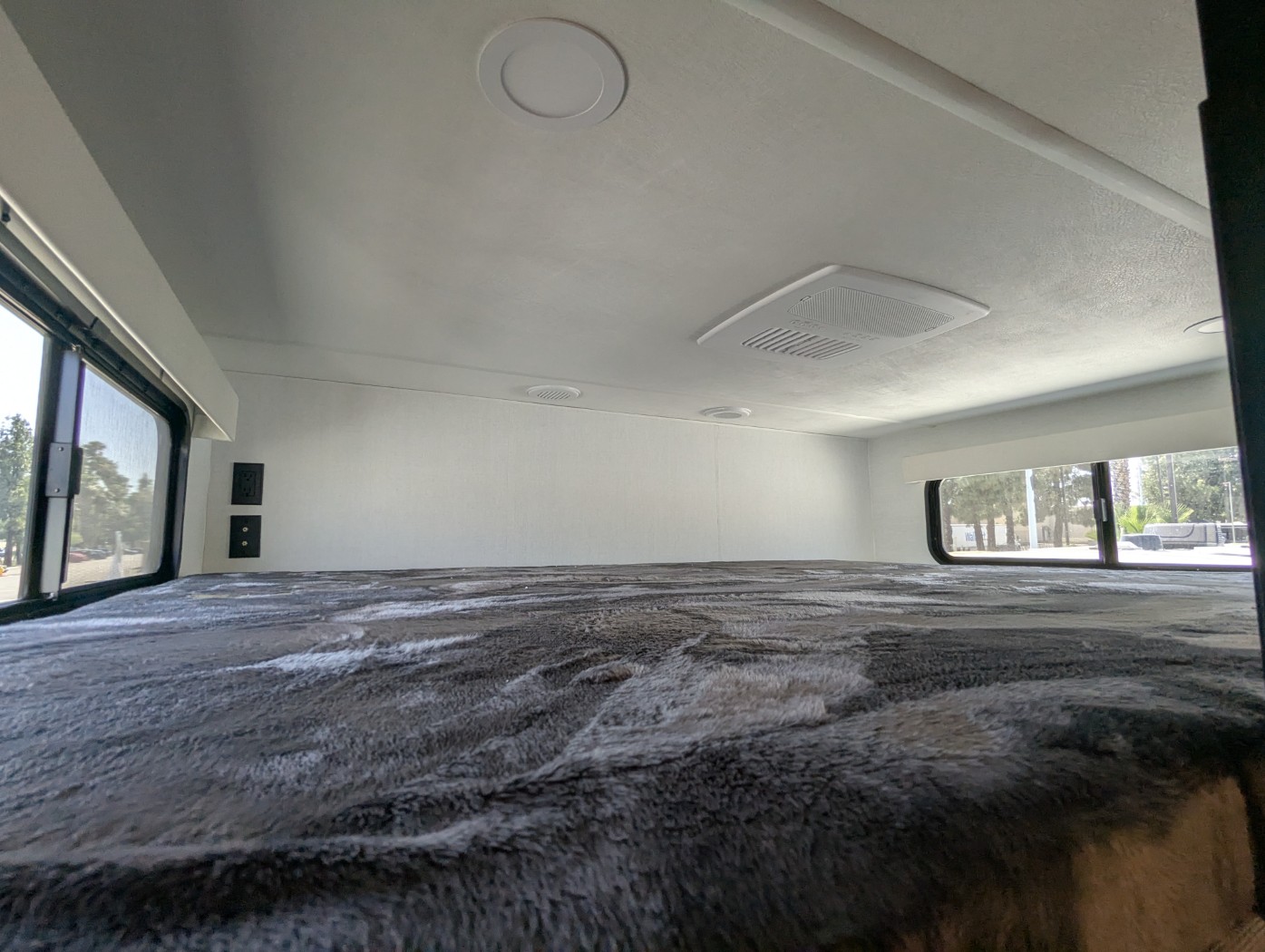 2026 Alliance RV Paradigm 395DS - Image 28