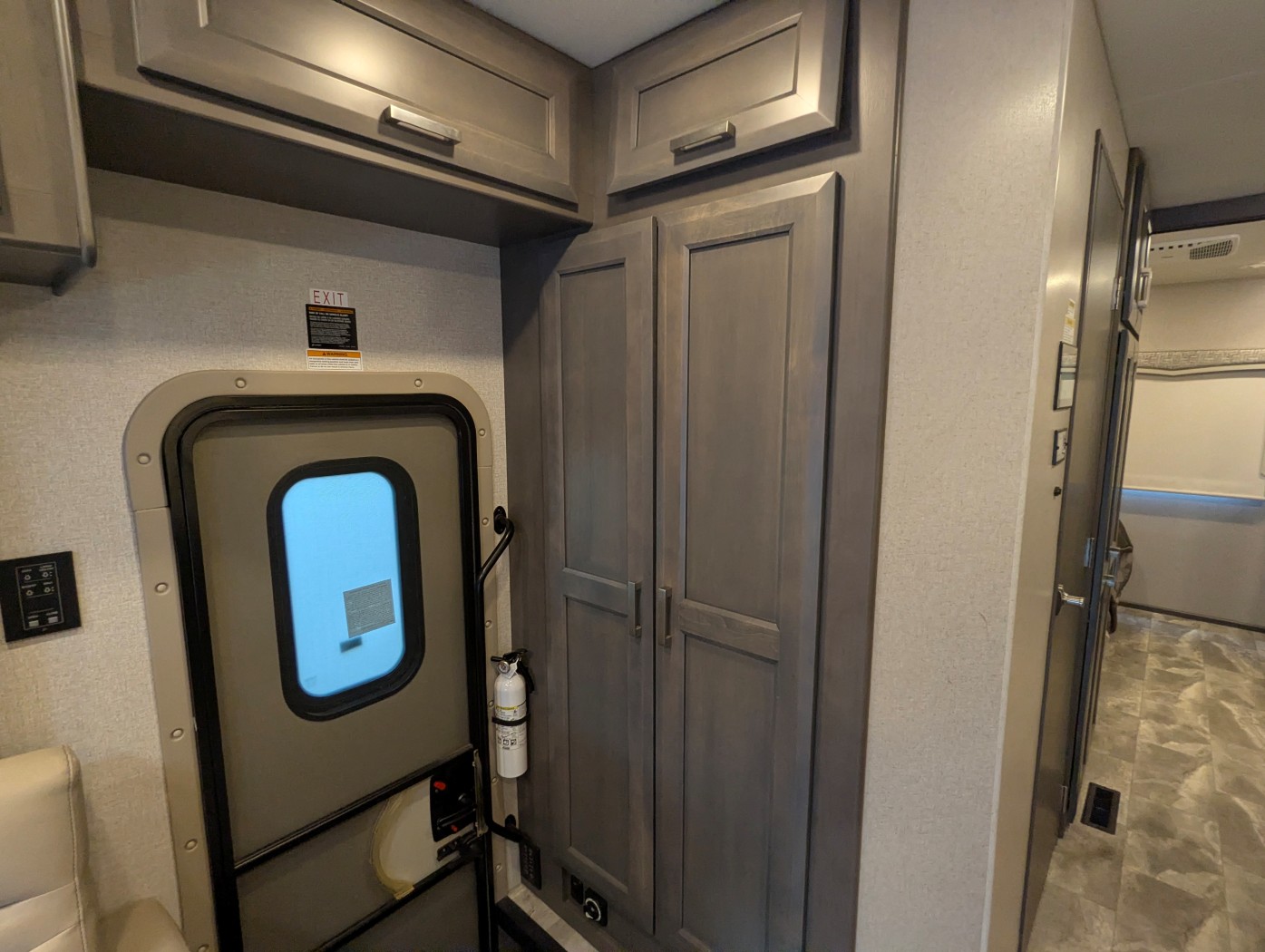 2024 Thor Motor Coach Omni XG32 - Image 22