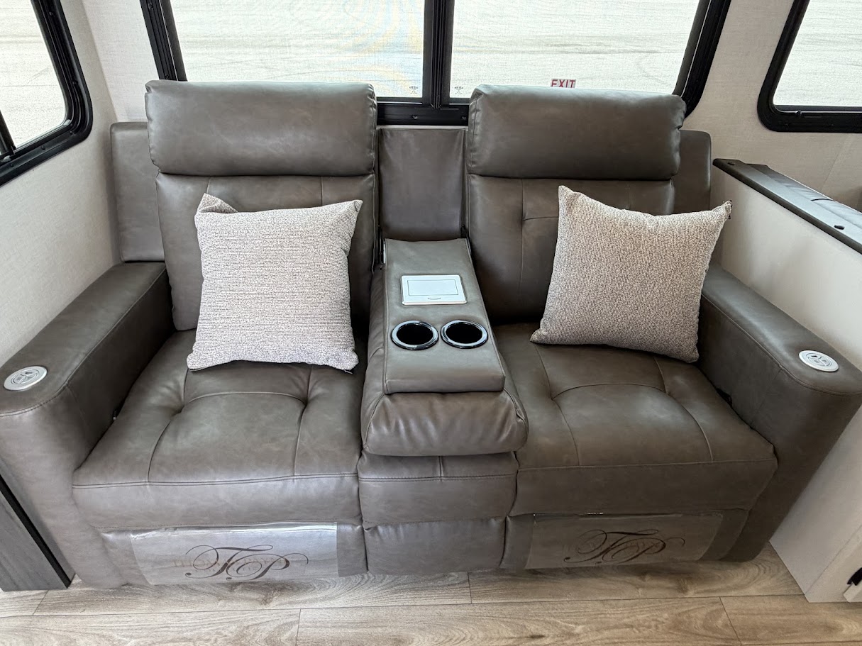 2027 VENTURE RV SPORTTREK 292VRB - Image 39