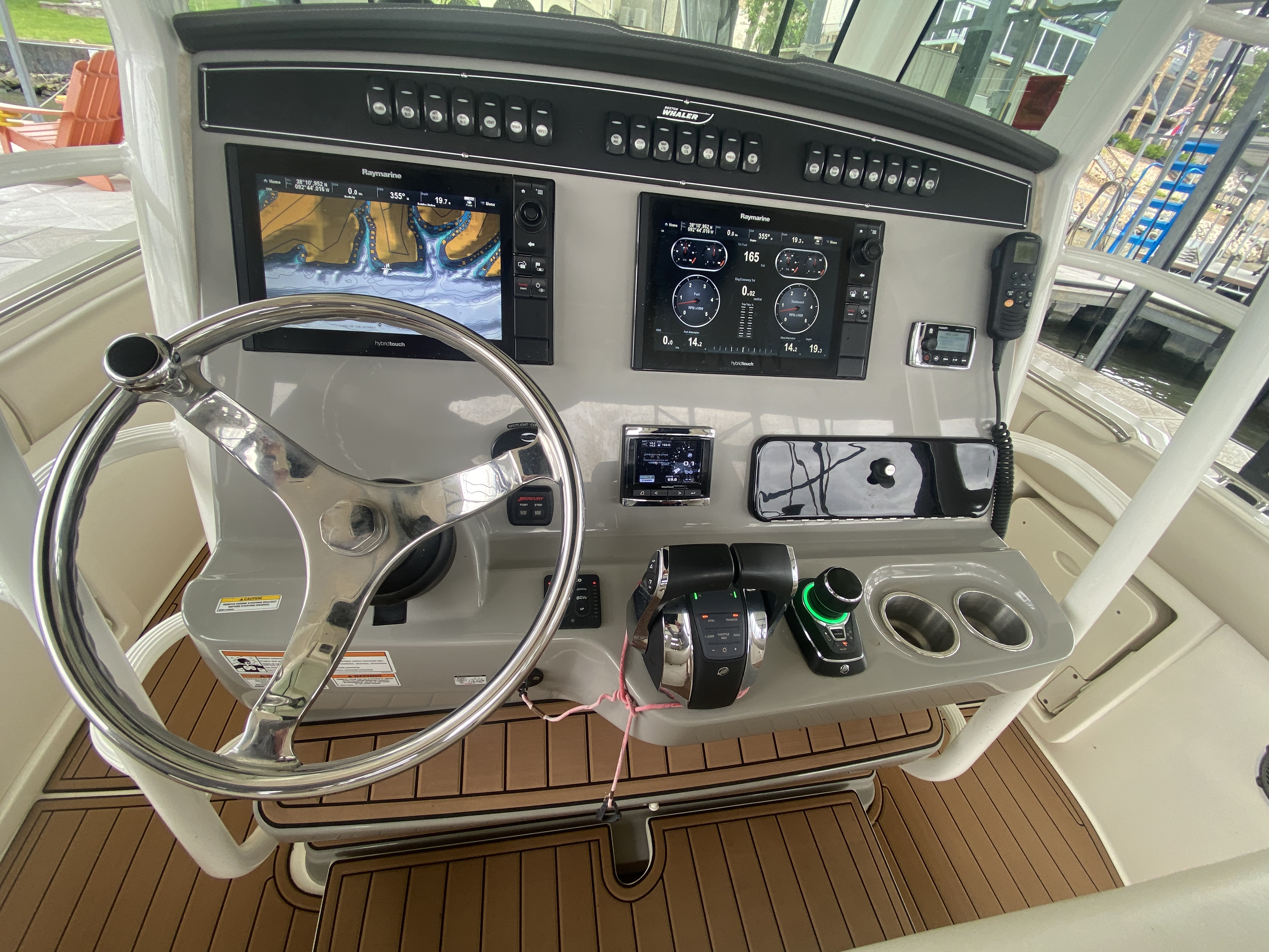 2016 Boston Whaler 330 Outrage - Image 17