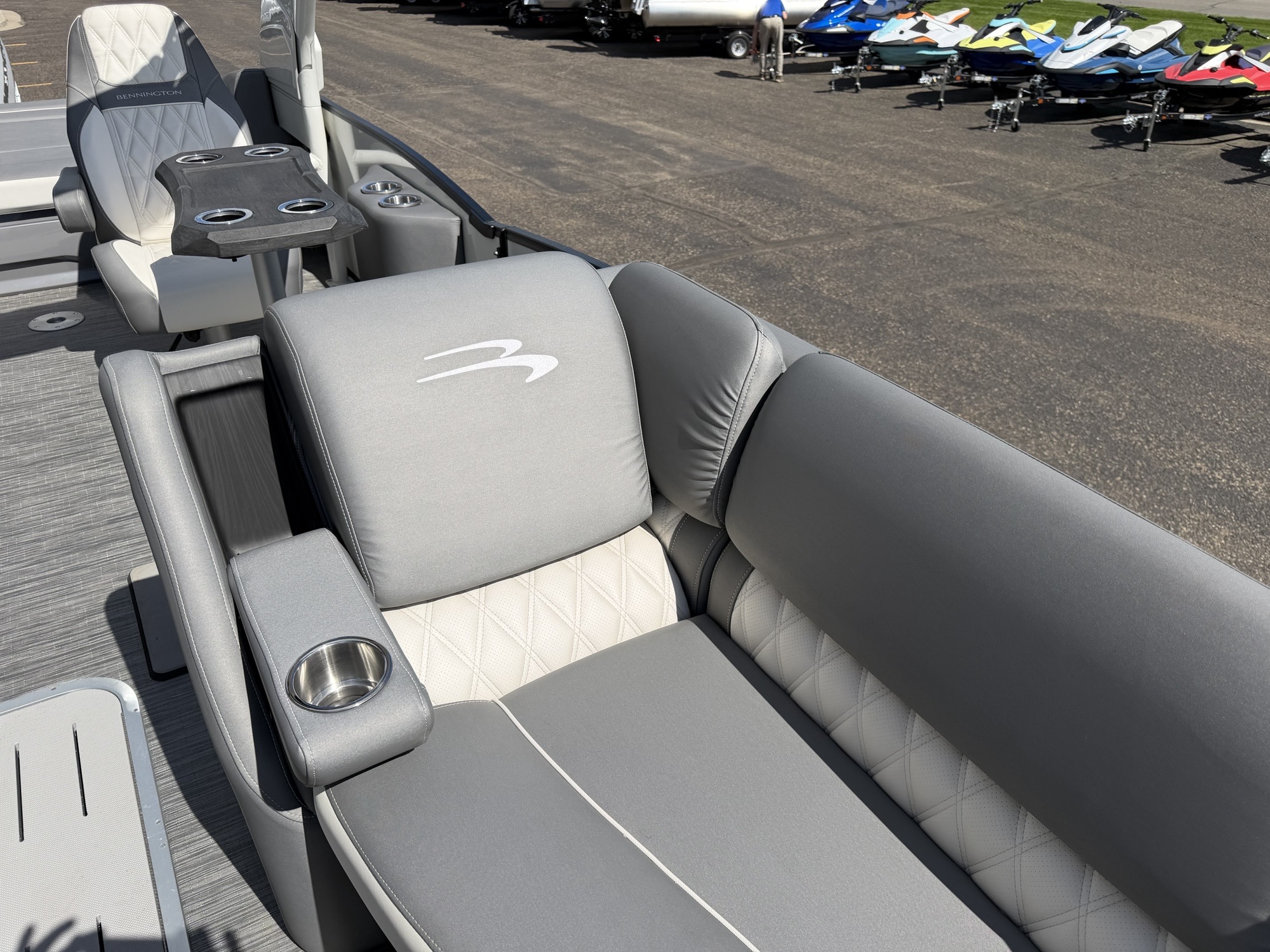 2023 Bennington 25QSBA Swingback with Power Arch - Image 23