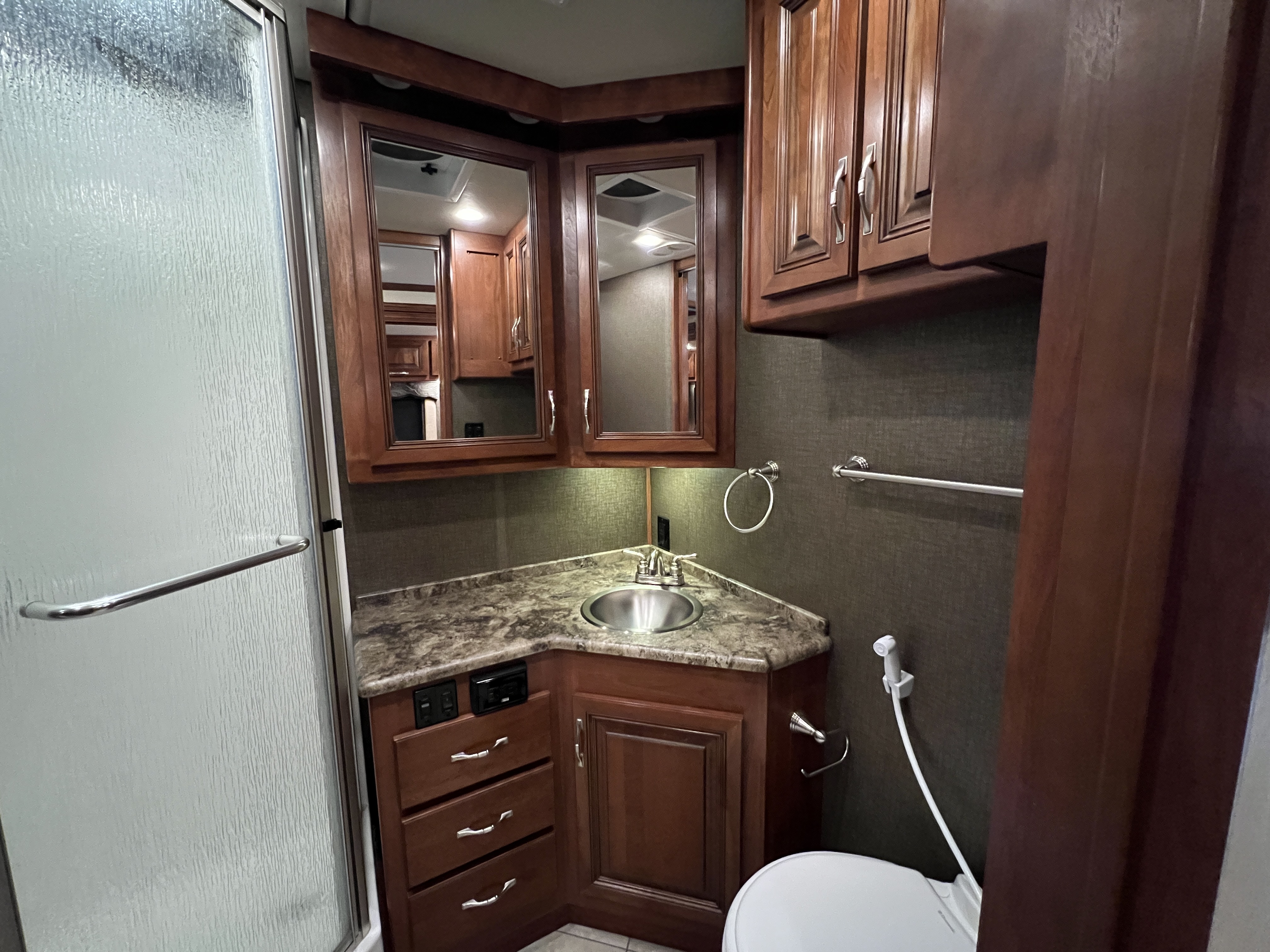 2015 Holiday Rambler Ambassador 38FST - Image 23