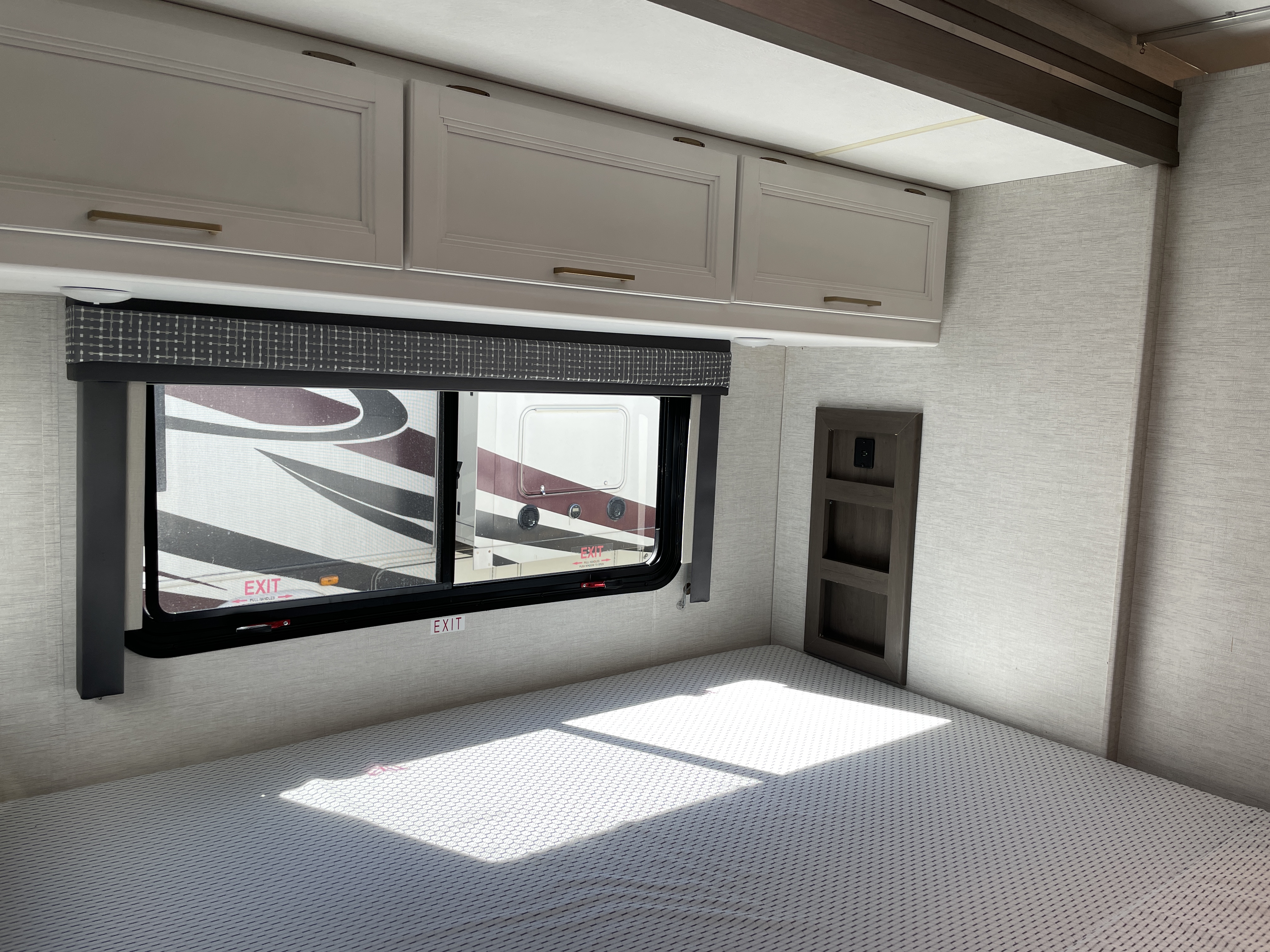 2024 Thor Motor Coach Chateau 27R - Image 27