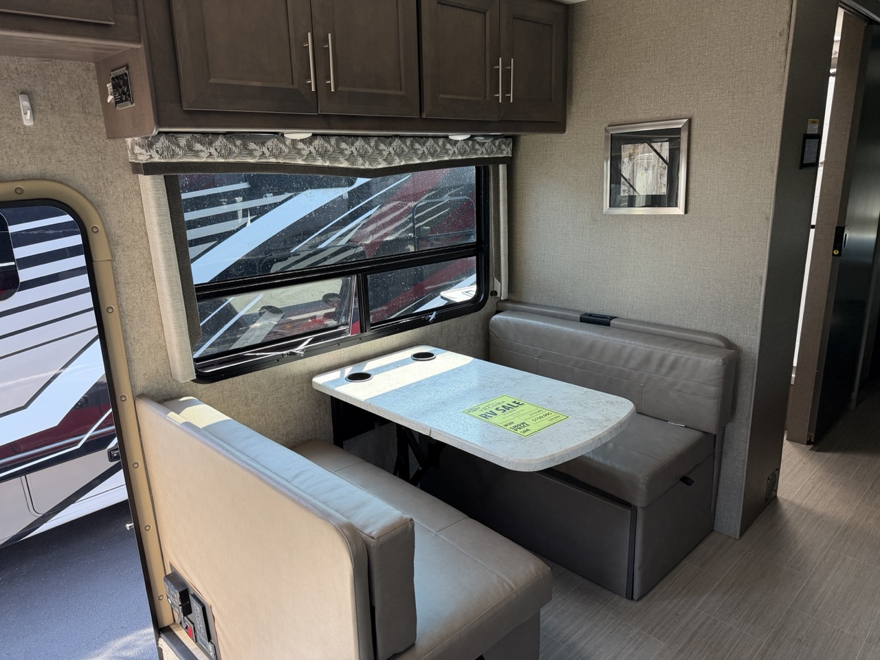 2021 Thor Motor Coach Magnitude SV34 - Image 10