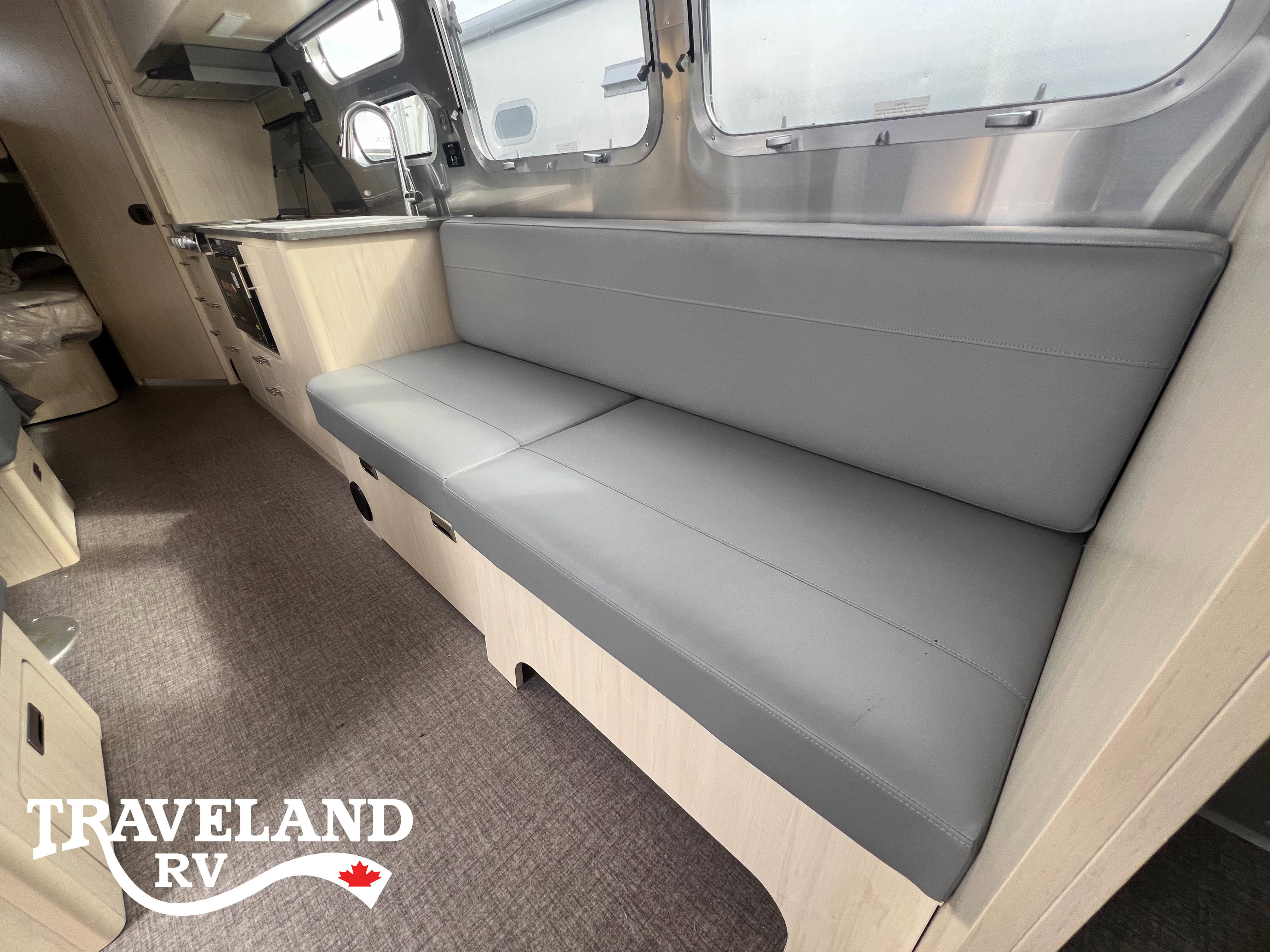 2025 Airstream Flying Cloud 30FB Bunk - Image 20