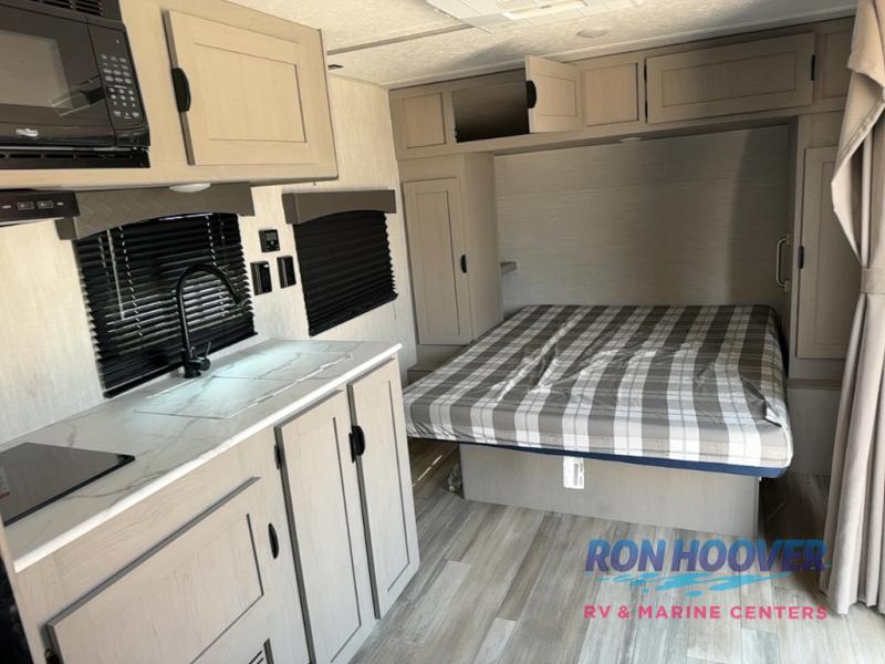2025 COACHMEN VIKING 25QBH - Image 19