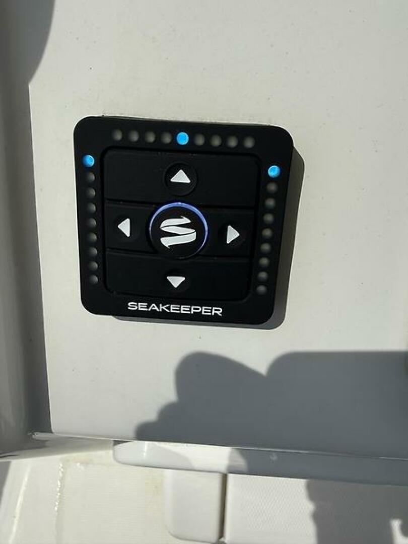 2013 Regulator 28 FS w/SeaKeeper Ride - Image 29