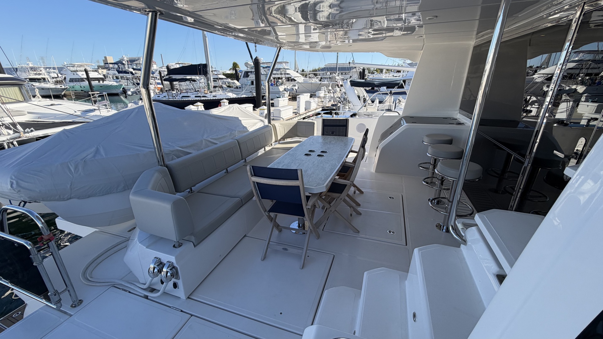 2025 Aquila 54 ENCLOSED BRIDGE - Image 54