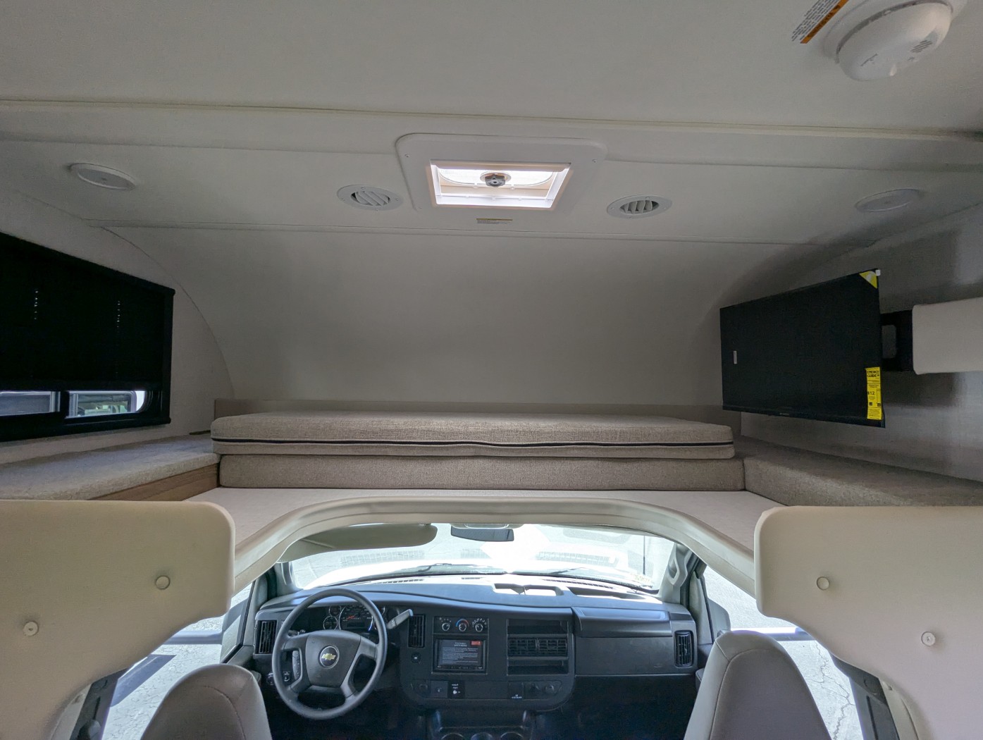 2027 Thor Motor Coach Four Winds 25Z - Image 8
