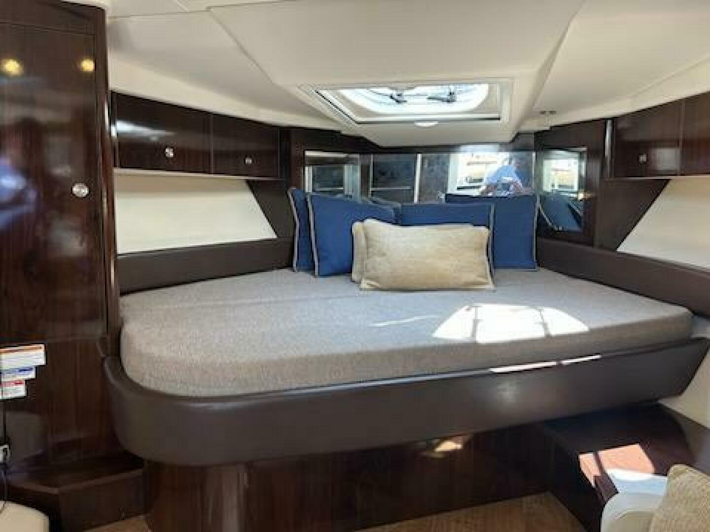 2019 Sea Ray Coupe - Image 8