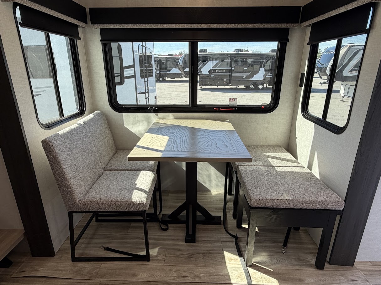 2026 VENTURE RV SPORTTREK 365VFL - Image 31