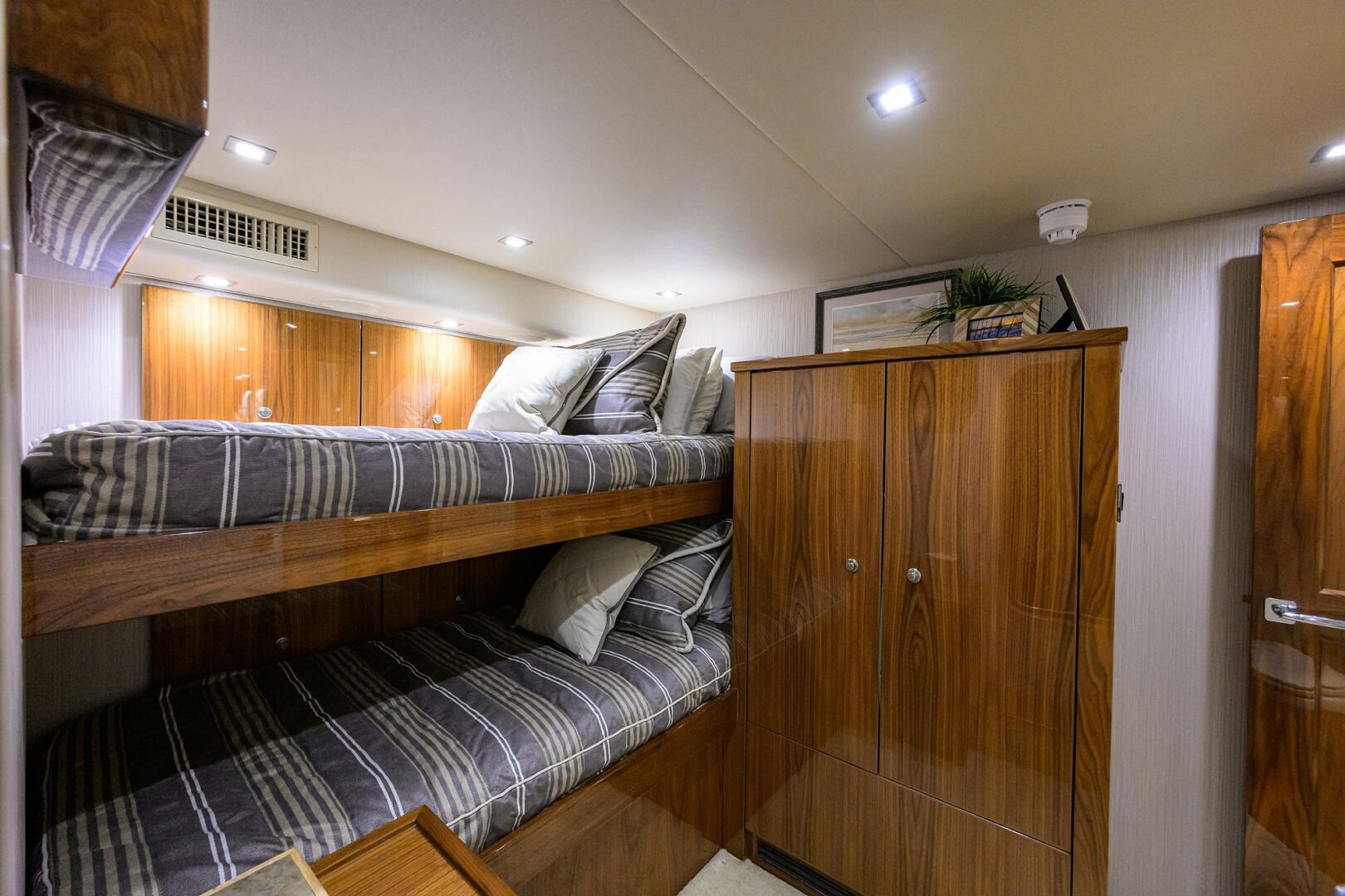 2021 Viking 72 Convertible - Image 24