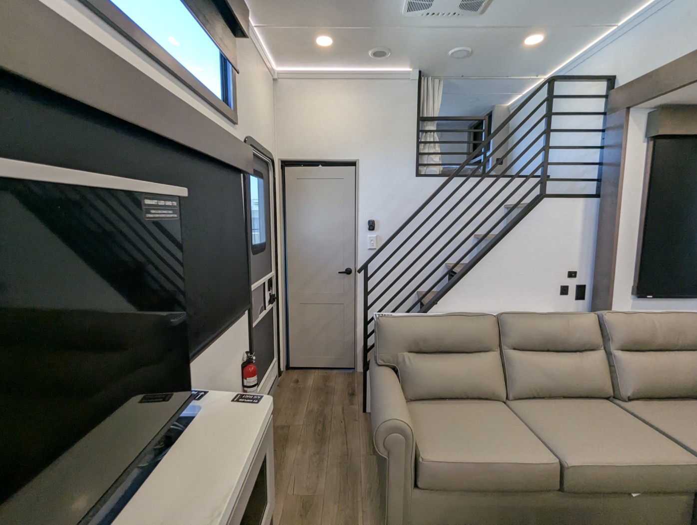 2026 Alliance RV Benchmark 44LFT - Image 38