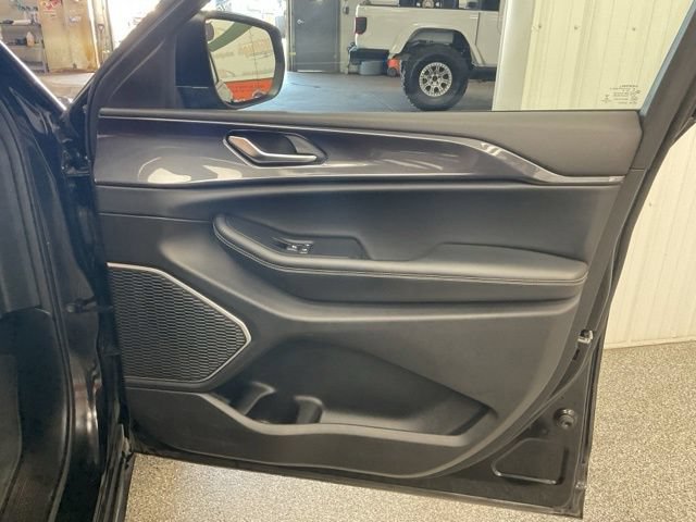 2022 Jeep Grand Cherokee L Utility 4D Laredo 4WD - Image 25