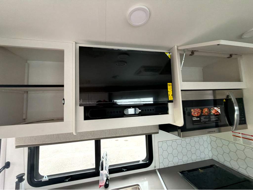 2027 ENTEGRA COACH ODYSSEY 29V - Image 19