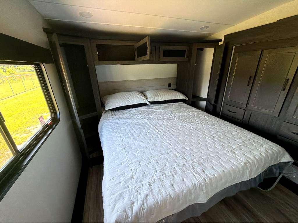 2027 VENTURE RV SPORTTREK 312VTB - Image 32