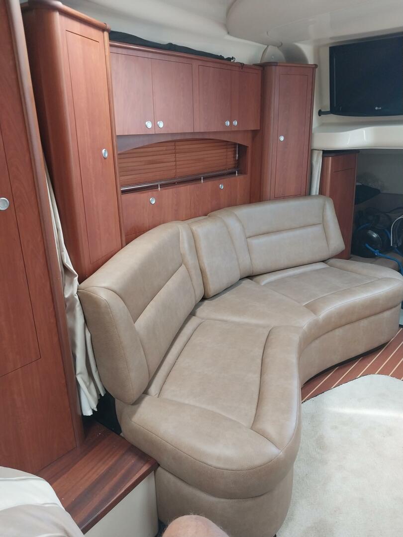 2011 Monterey 340 Sport Yacht - Image 11