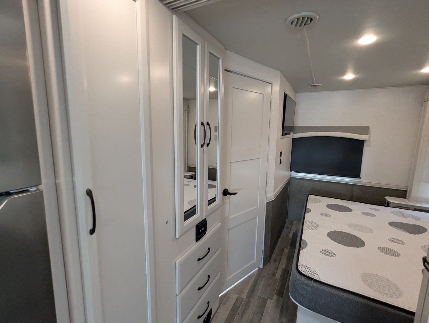 2025 Fleetwood Flair 28A - Image 21