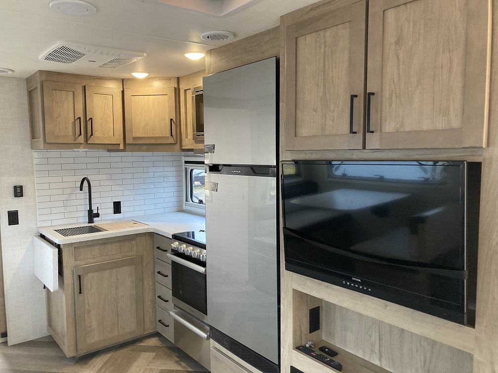 2023 Ember RV Touring Edition 26RB - Image 10