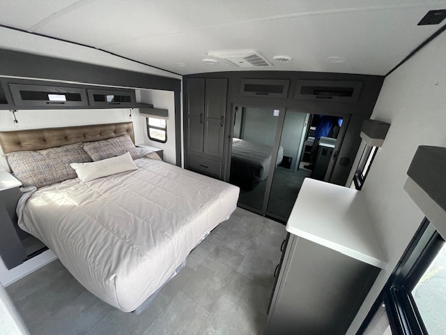 2025 ROCKWOOD SIGNATURE 375RL - Image 27