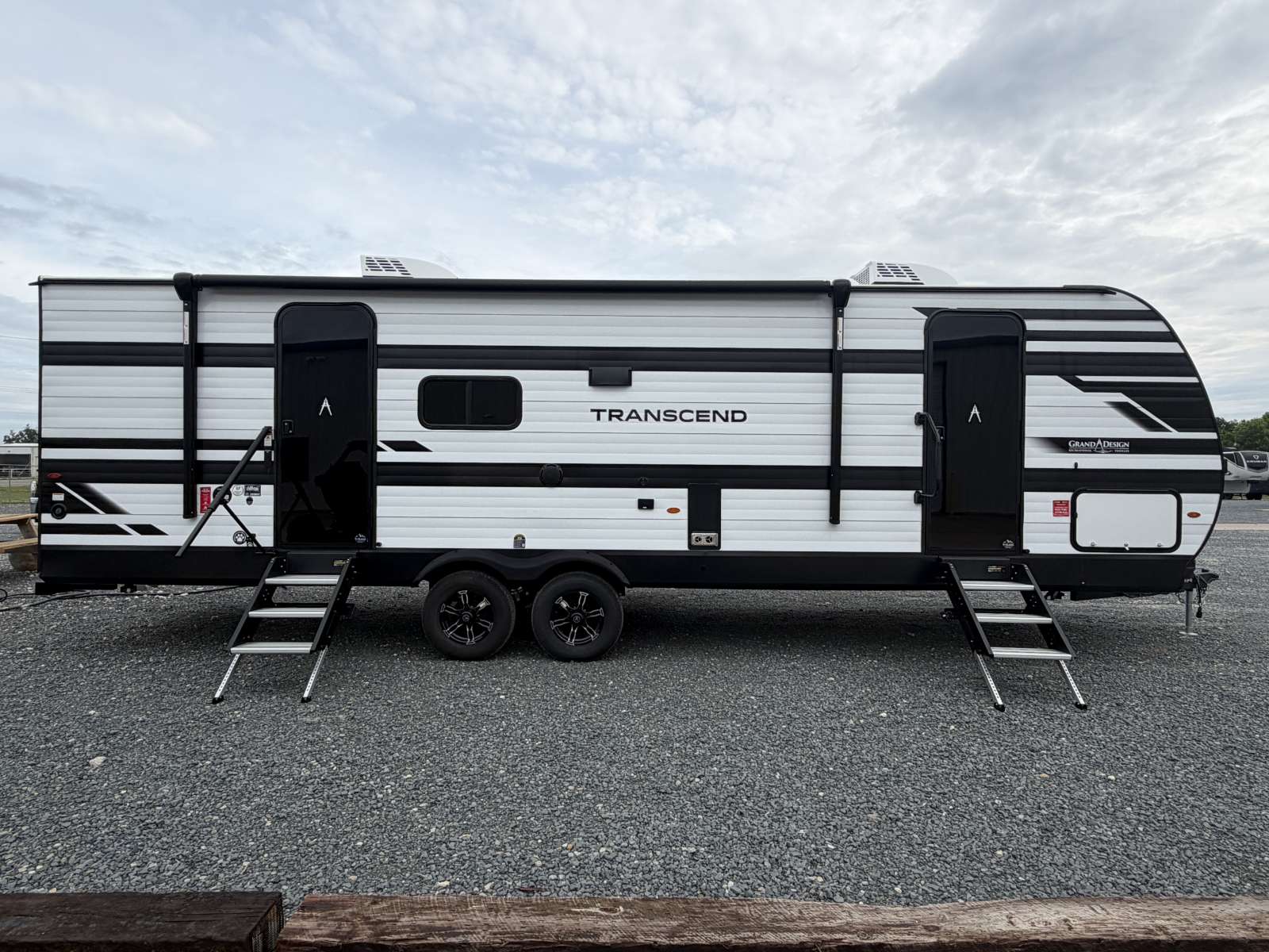 2026 Grand Design Transcend 265BHT - Image 9