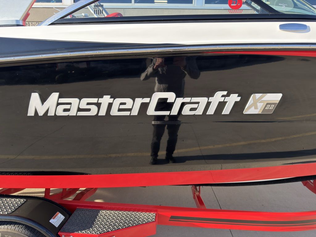 2019 MasterCraft XT22 - Image 4