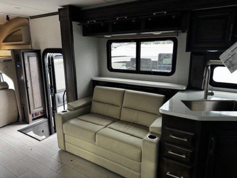 2026 Entegra Coach Accolade XL 37M - Image 15