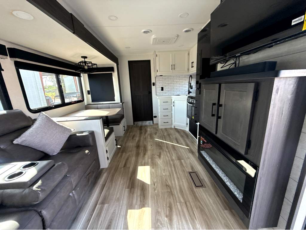 2027 VENTURE RV SPORTTREK 292VRB - Image 10
