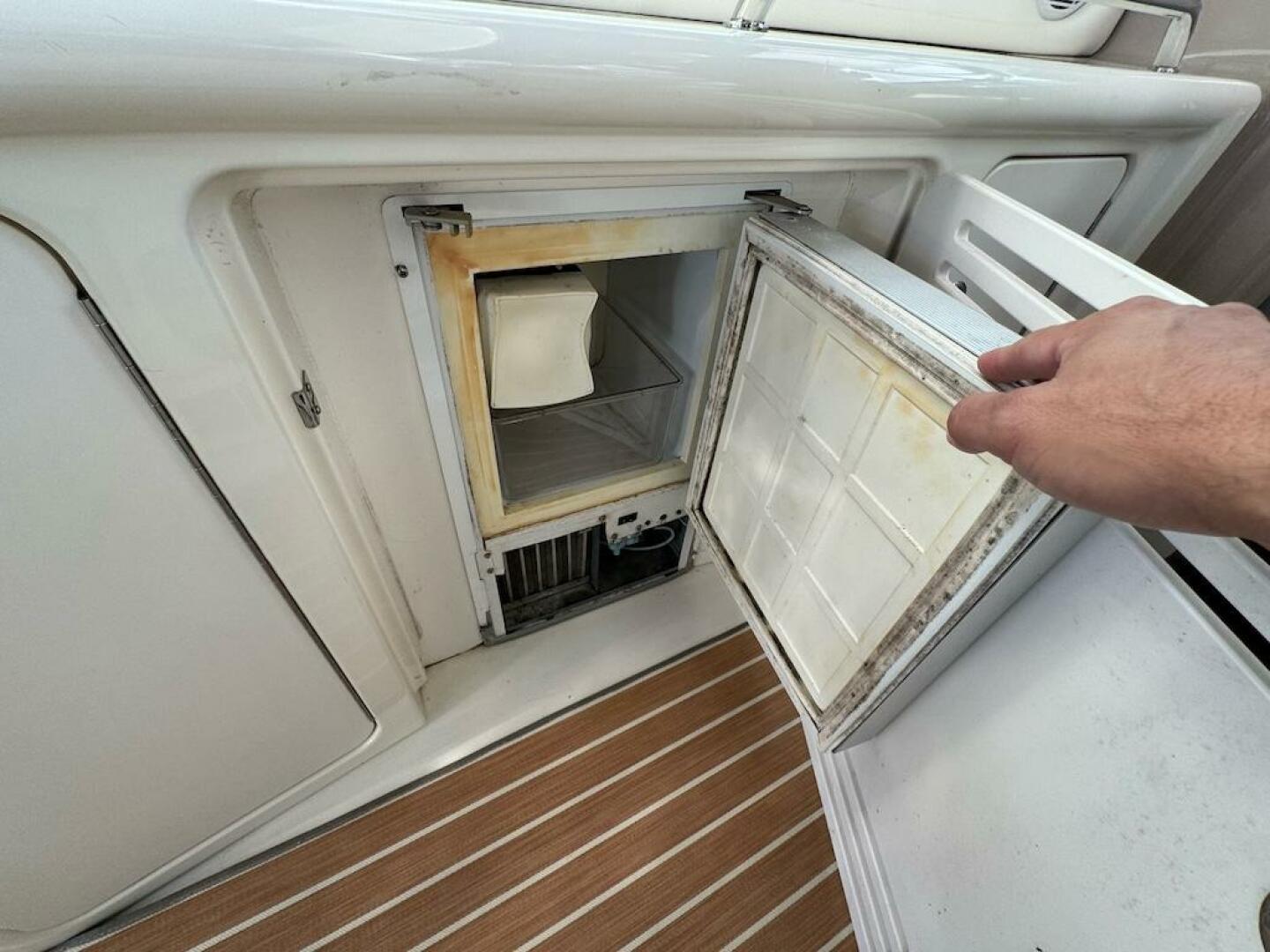 2004 Sea Ray 380 Sundancer - Image 53