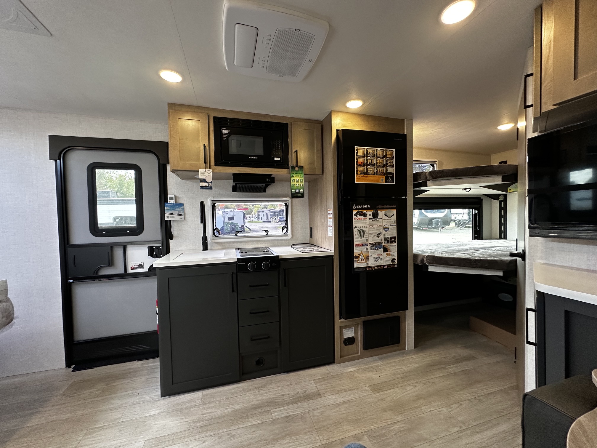 2027 Ember Overland Series 221MSL - Image 18
