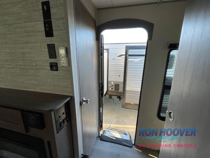 2026 COACHMEN 333DORM - Image 20