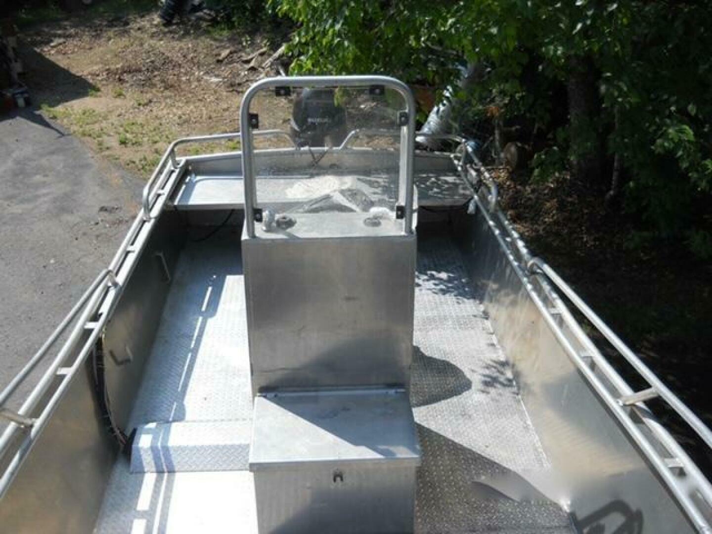 2005 CUSTOM Tuffer 230 Base - Image 2