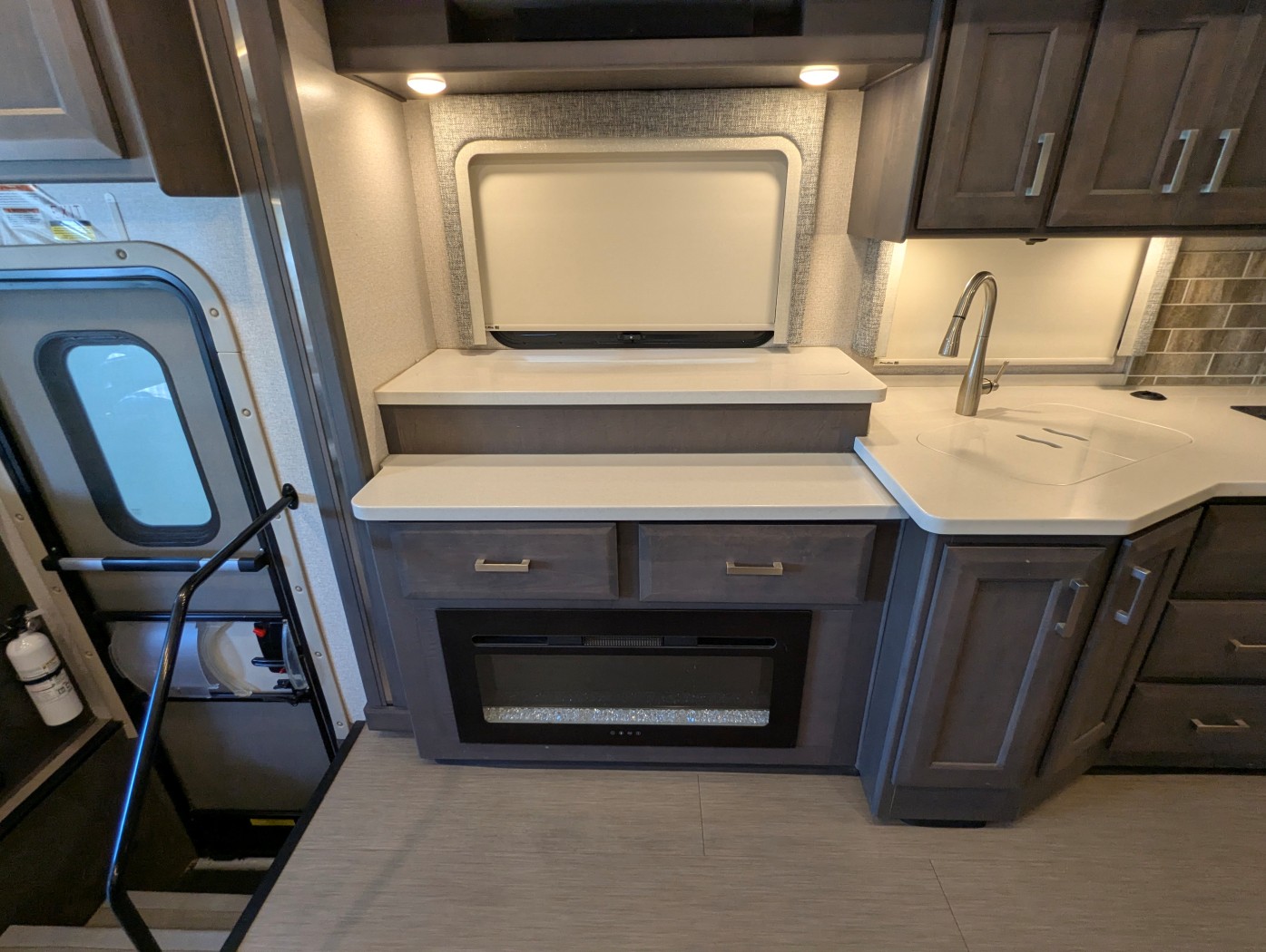 2023 Thor Motor Coach Palazzo 37.5 - Image 24
