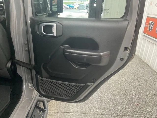 2021 Jeep Gladiator Crew Cab Sport 4WD - Image 21