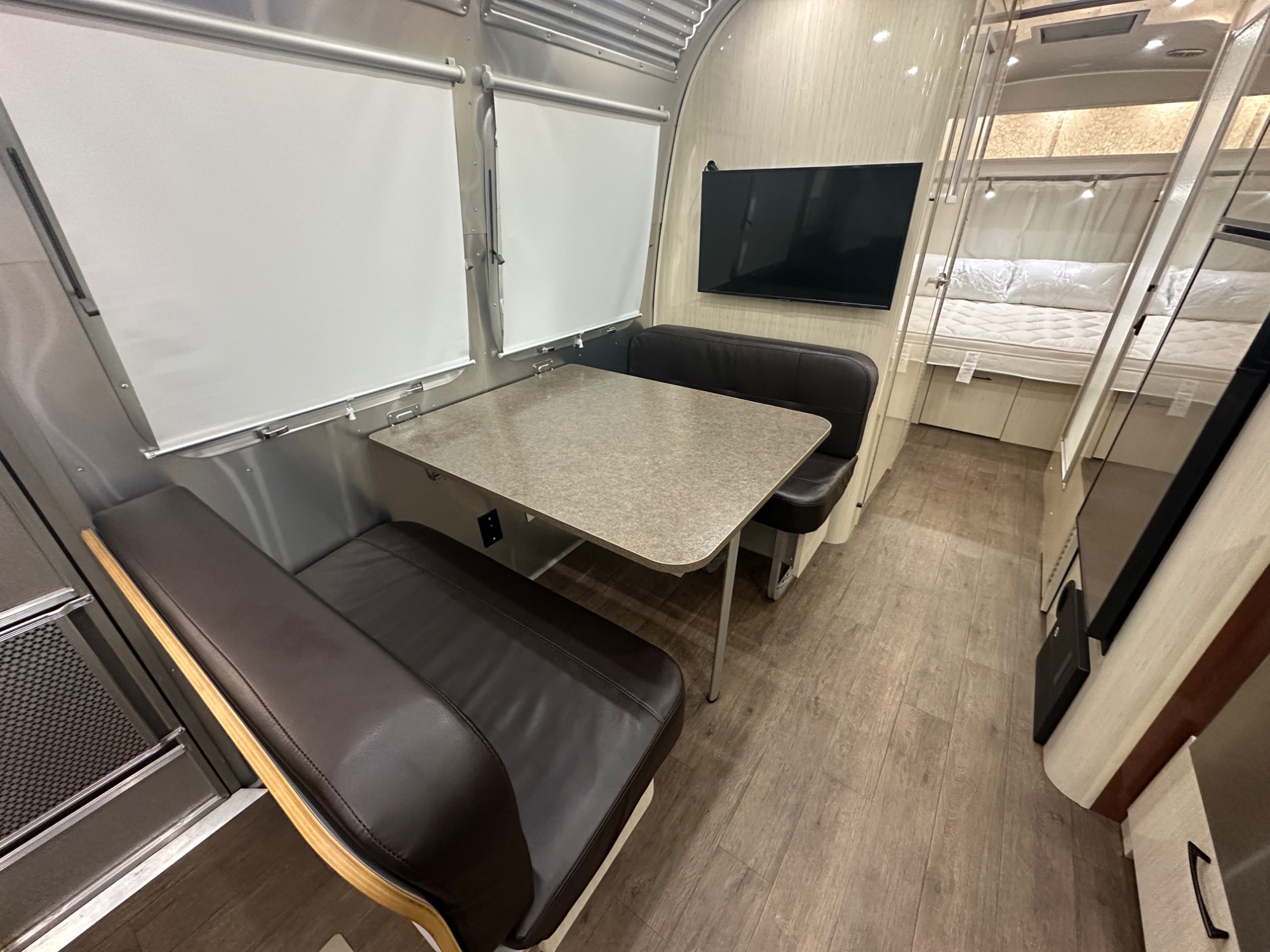 2019 Airstream International Serenity 28RBQ - Image 12