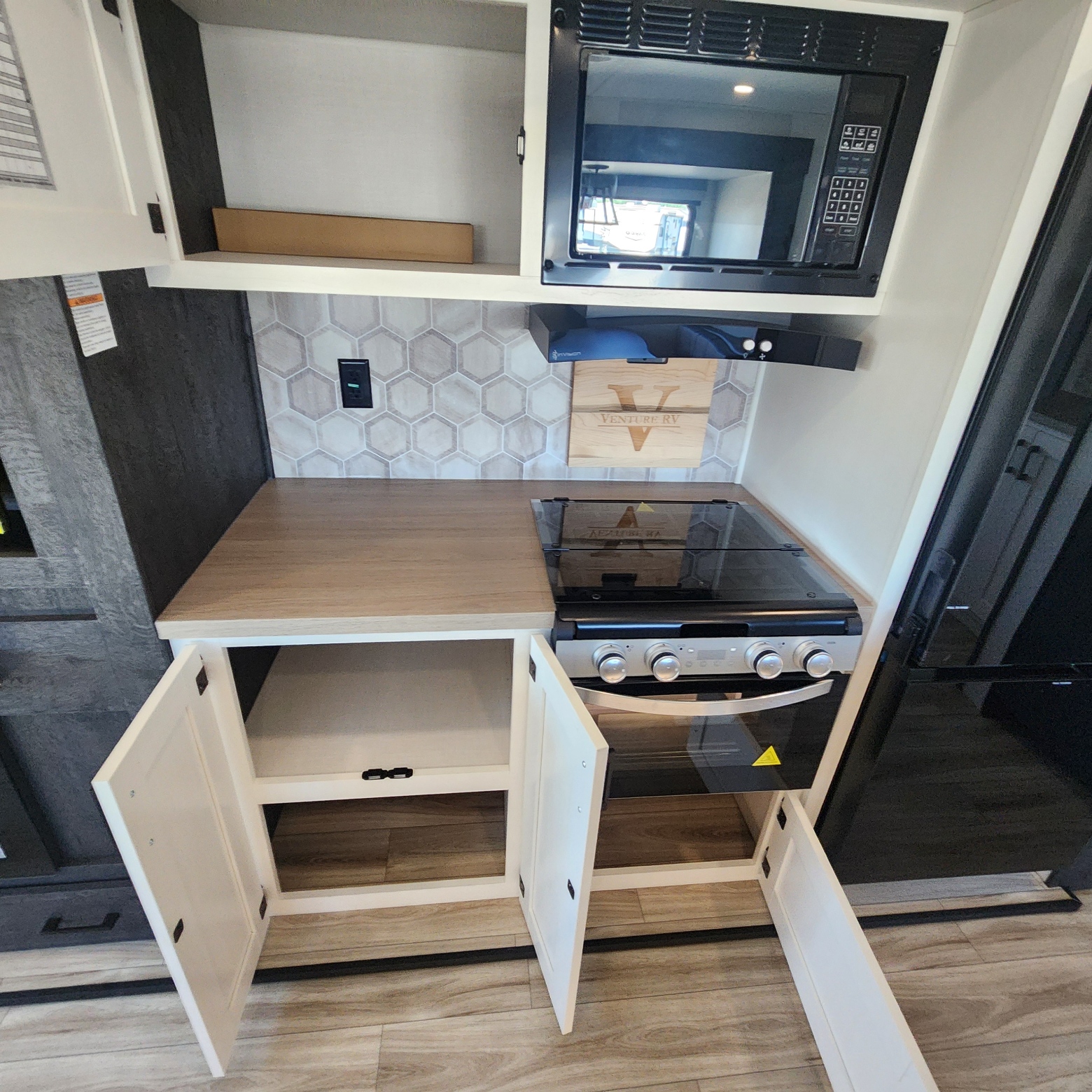 2026 VENTURE RV SIENNA 293VIK - Image 21