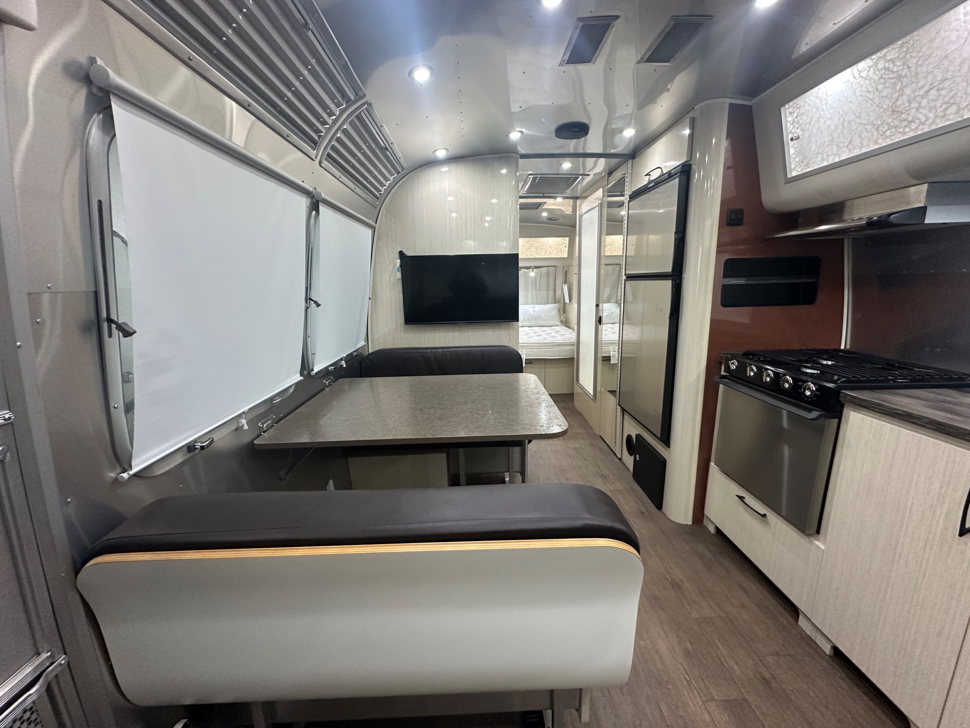 2019 Airstream International Serenity 28RBQ - Image 11