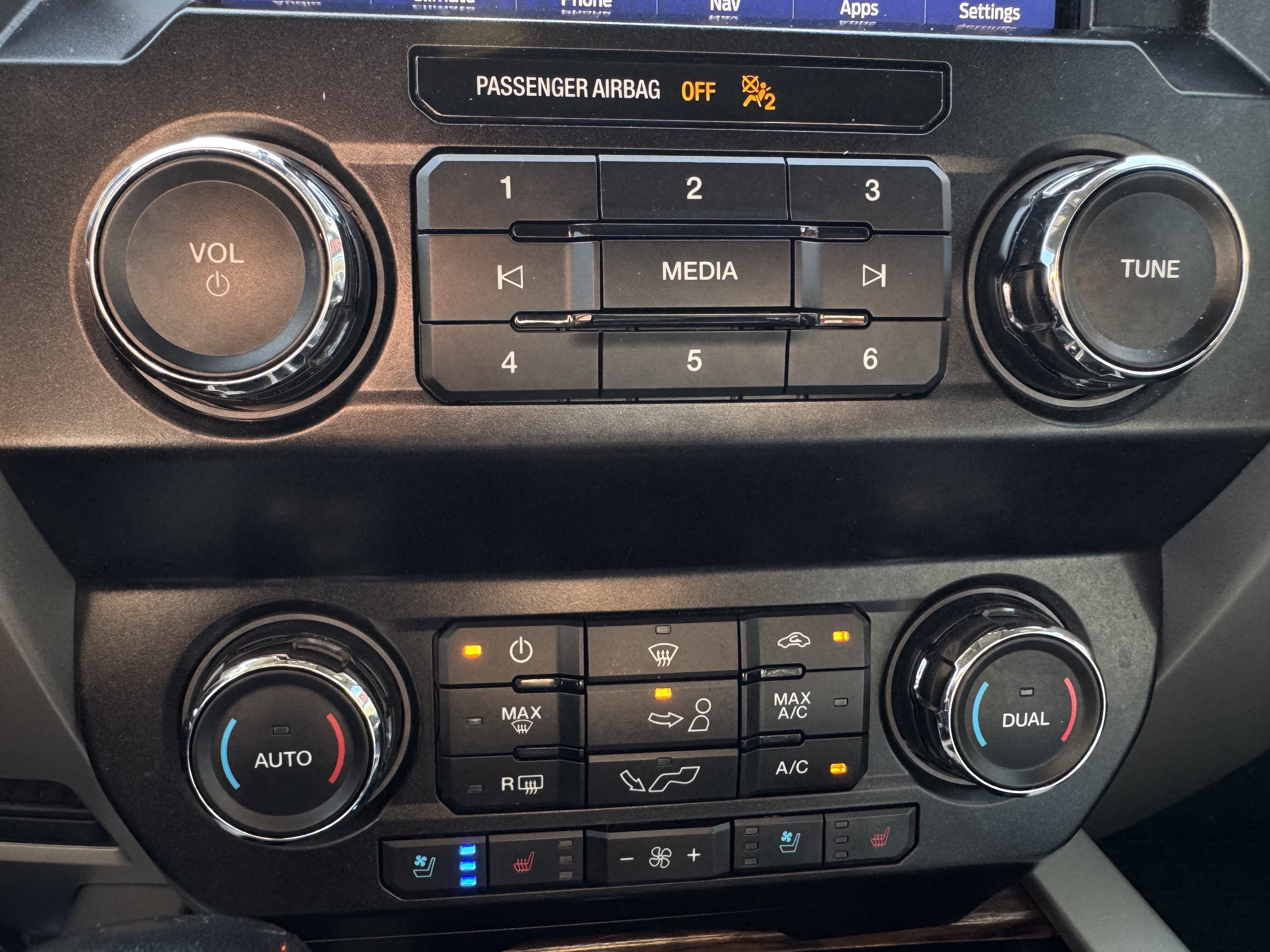 2019 Ford F150 Crew Cab XLT 4WD - Image 27
